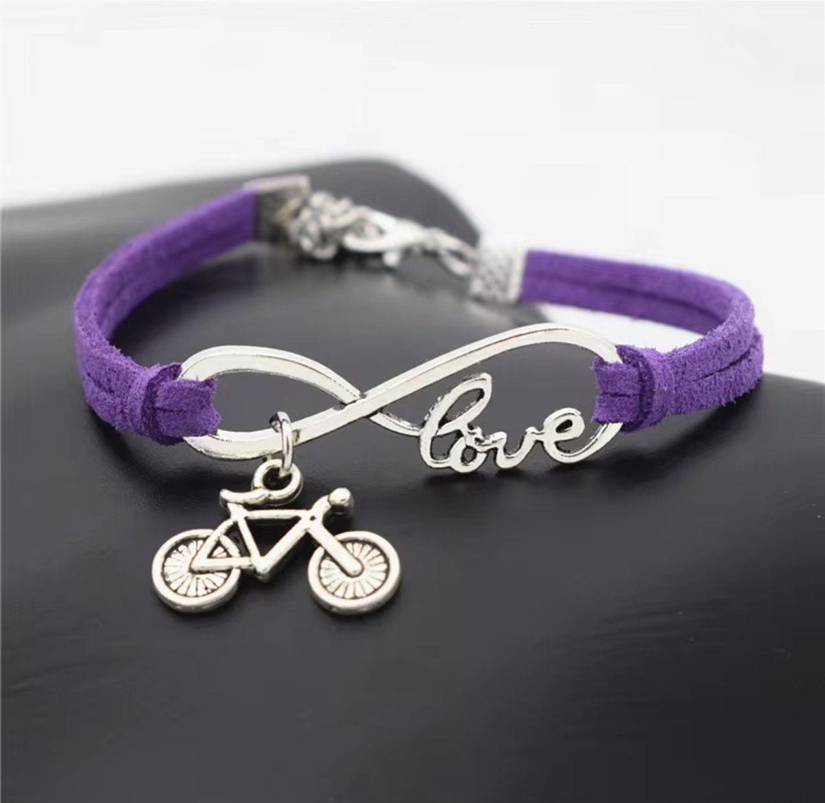 12Getit Armbandje paars met fiets hangertje