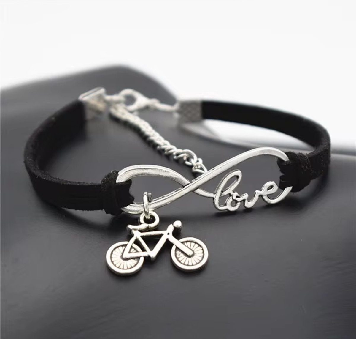 12Getit Armbandje zwart met fiets hangertje