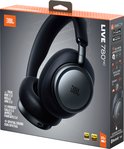 Verpakking van de JBL Live 780NC koptelefoon, zwart.