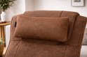 Bruin, suède-achtig nekrolkussen op een bruine fauteuil, met COHOSO-label.