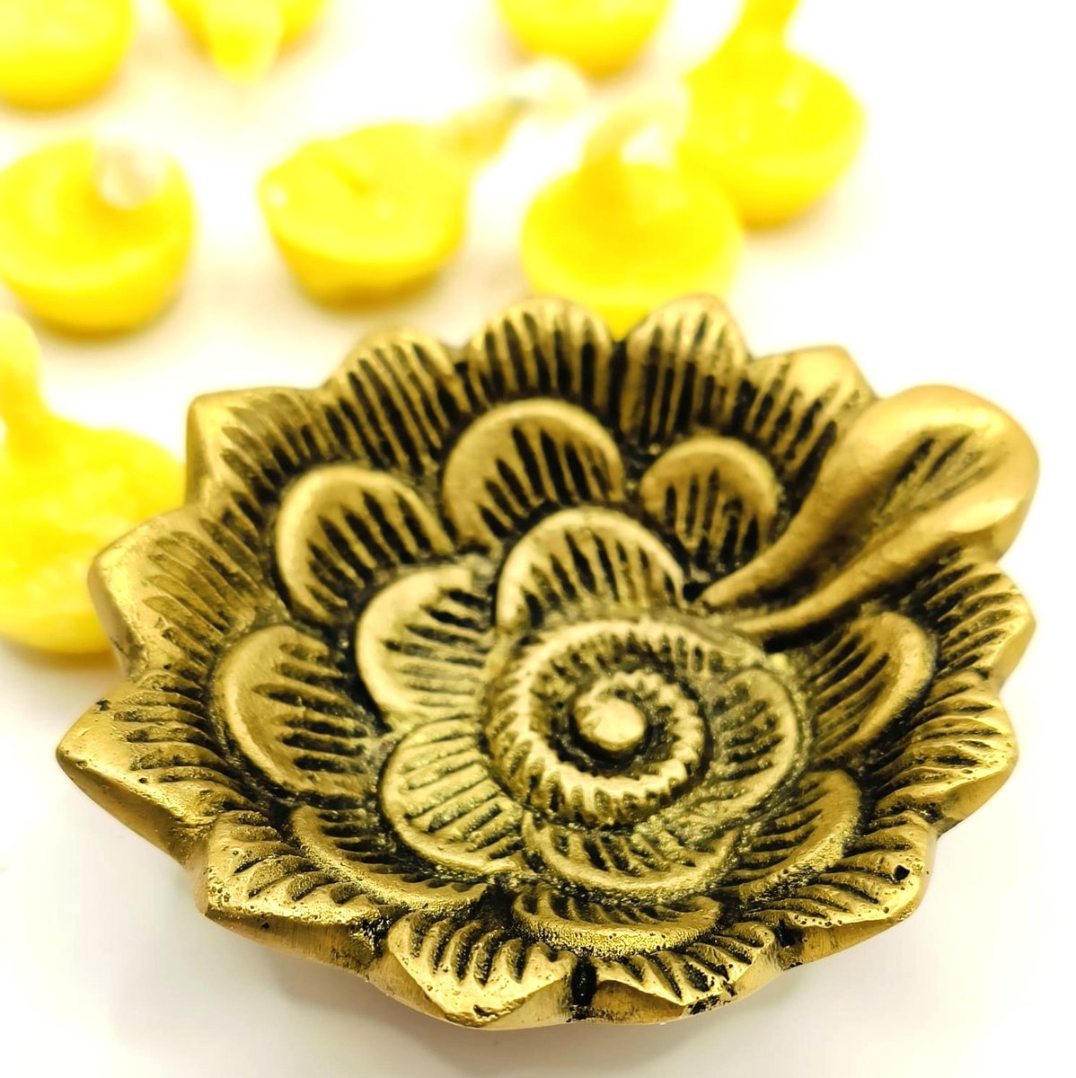 Ghee Lamp Lotus met 20 Ghee kaarsjes - Diwali lamp Messing