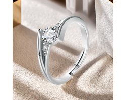 Sjika - Verstelbare Dames Ring Zilverkleurig – Zirkonia – Verlovingsring – Minimalistische Ring – Open Ring - Cadeau