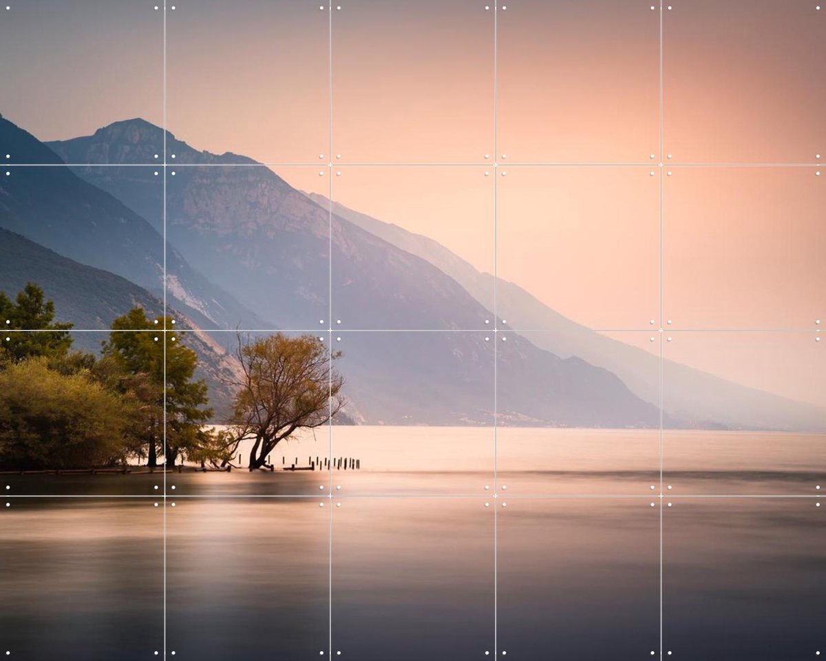 IXXI Garda Lake Mountains, Claire Droppert - 100 x 80 cm - Gratis ophangtool - Grote wanddecoratie en posters - Fotografie, Naturalisme, Realisme