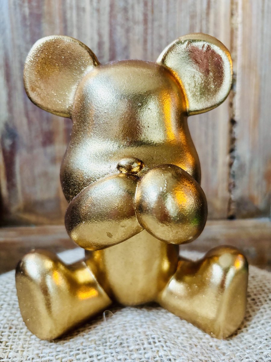 Beeld Beer Goud | Zwijgen | Trendy | Woonaccessoires | Woonaccessoire | Bear | Puber | Woon | Wonen | Woninginrichting | Gadget | Mannen | Vrouwen | Tienerkamer | Tiener | Gaaf | Stoer | Eyecatcher | Trendy | Trending | Accessoire | Woondecoratie
