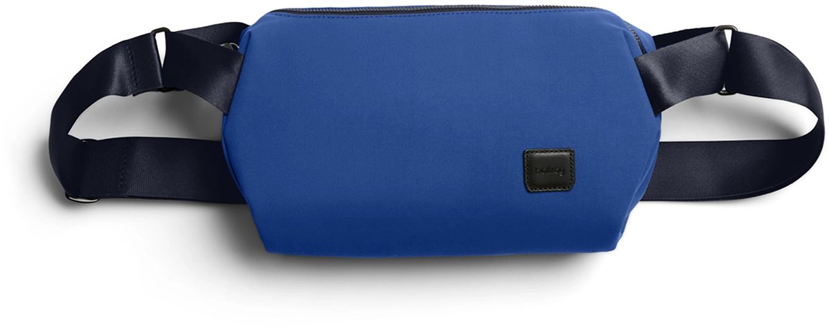 Bellroy Classic Sling 5L – Uitbreidbare opslagcapaciteit – Gevoerde achterzak voor waardevolle items – Tweerichtingsrits voor gemakkelijke toegang - Blauw