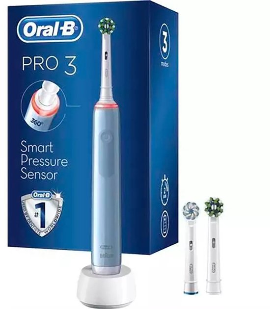 Blauwe Oral-B Pro 3 elektrische tandenborstel op oplader, met 2 extra opzetborstels.