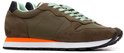 Groene sneaker met mintgroene veters en een oranje accent op de witte zool. Teddy Smith logo op de zijkant.
