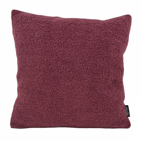 Bordeauxrood teddy sierkussen van 45 x 45 cm.