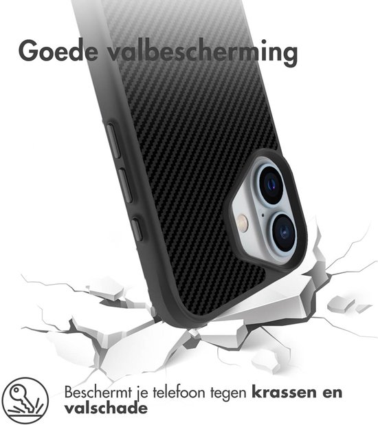 Coque noire en fibre de carbone tombant sur des carreaux brisés, montrant la protection contre les chutes.