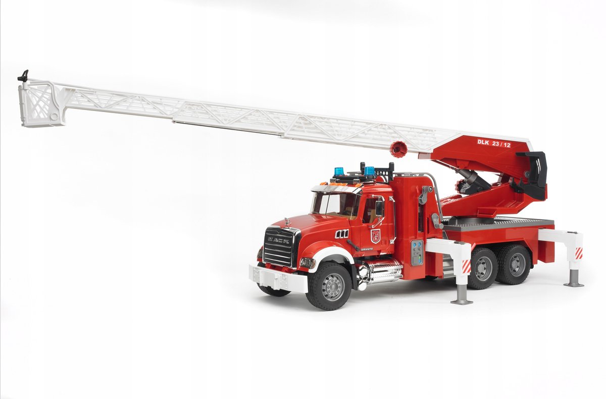 Bruder Mack Granite brandweerauto ladder en waterpomp