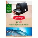 Curver kattenbak van 95% gerecycled plastic met lade, afgebeeld met een hand die de lade uittrekt.
