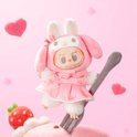 Labubu My Melody met roze outfit en jurk, met een grijze vork.