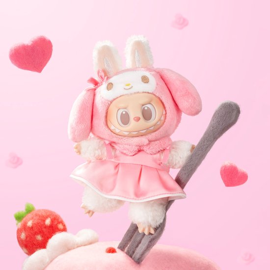 Labubu My Melody met roze outfit en jurk, met een grijze vork.