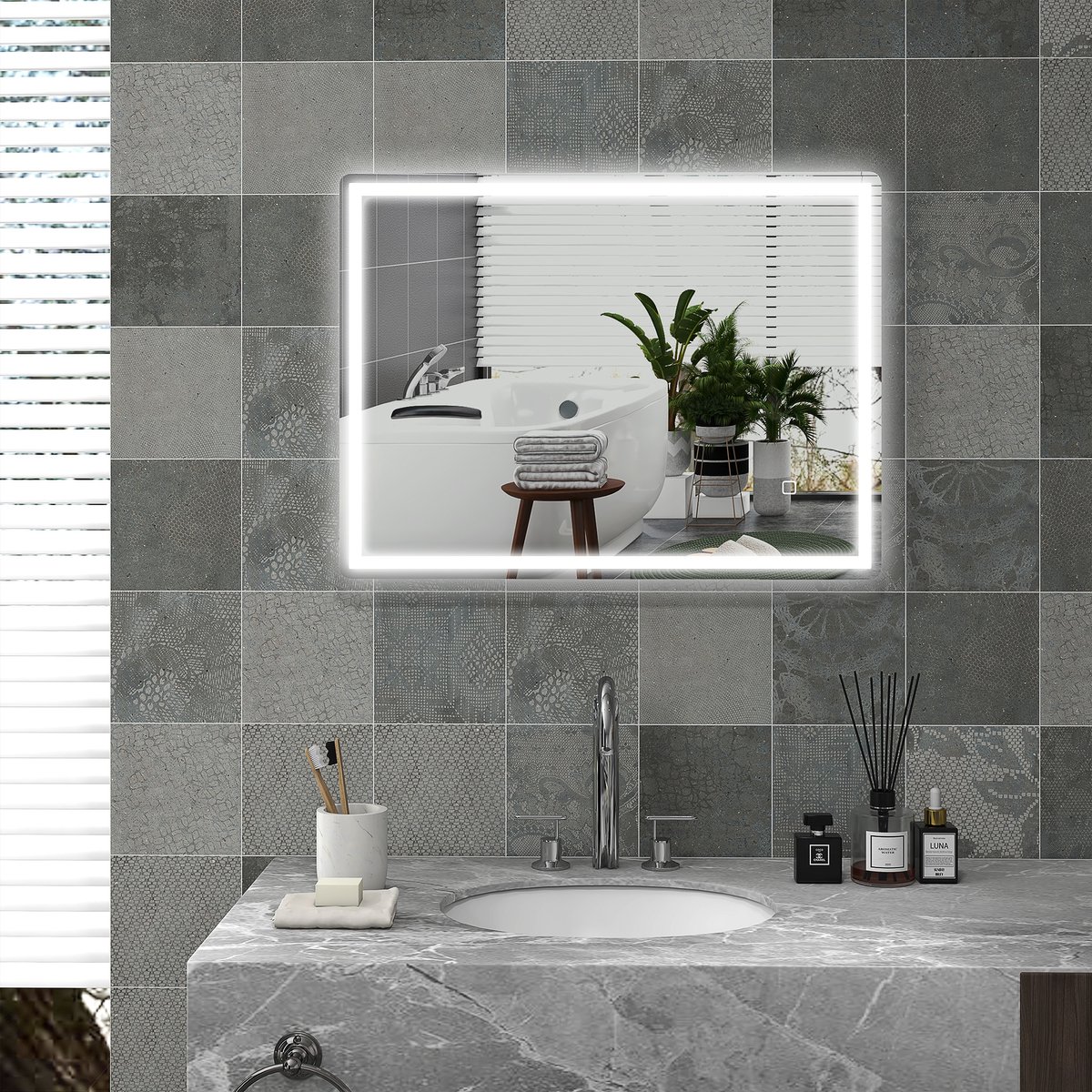 Wishdor Badkamerspiegel Met Ledverlichting - Condensvrij En Met Aanraakbediening - Modern - Glas - Zilver - 60 X 80 X 4 Cm