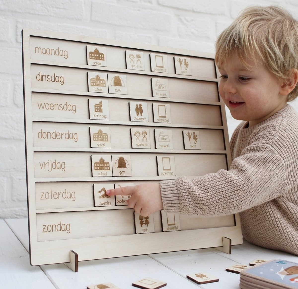 Houten dagplanner kinderen – visuele weekplanner met pictogrammen – overzicht & structuur voor thuis