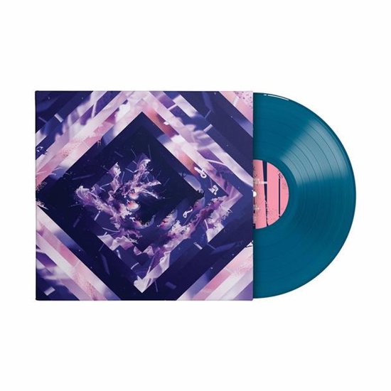 Blauwe vinylplaat met hoes met abstracte paarse en roze patronen, ingelijst in vierkanten.