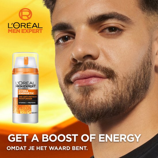 Close-up van een man naast een oranje en zilveren L'Oréal Men Expert Hydra Energetic 24H anti-vermoeidheid moisturizer.