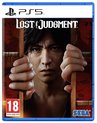 PS5 spel "Lost Judgment". Close-up van een man achter tralies, met PEGI 18 en SEGA logo.
