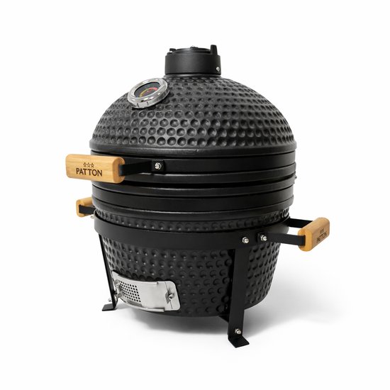 Zwarte Patton Kamado barbecue met houten handvatten en thermometer.