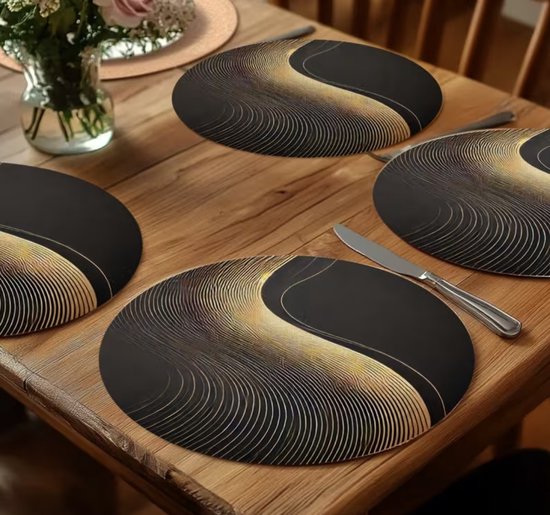 Placemats Set van 4 – Zwart met Goud Design – Rond 38 cm – Luxe Tafelonderleggers – Hittebestendig