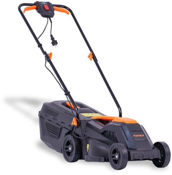Zwarte elektrische FUXTEC grasmaaier met oranje accenten, van de zijkant gezien.