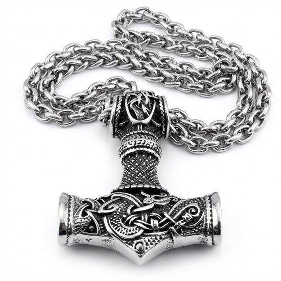 Zilverkleurige Mjölnir-hanger met gedetailleerd Viking-design en schakelketting, geïsoleerd op witte achtergrond.