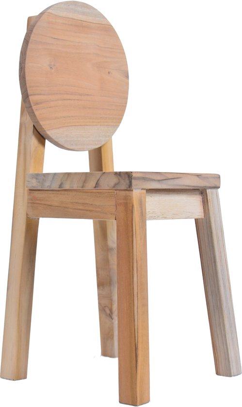 Houten stoeltje met ronde rugleuning en vierkante zitting, naturel houtkleur.
