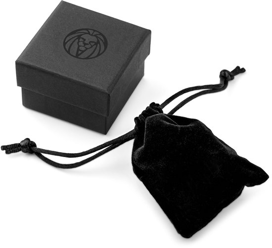Zwarte geschenkdoos en zwarte fluwelen zakje met trekkoord.