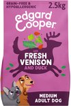 Paarse zak hondenvoer 2.5kg. Met edgard cooper logo. Met afbeelding van een hert en de tekst 'Fresh Venison and Duck'.