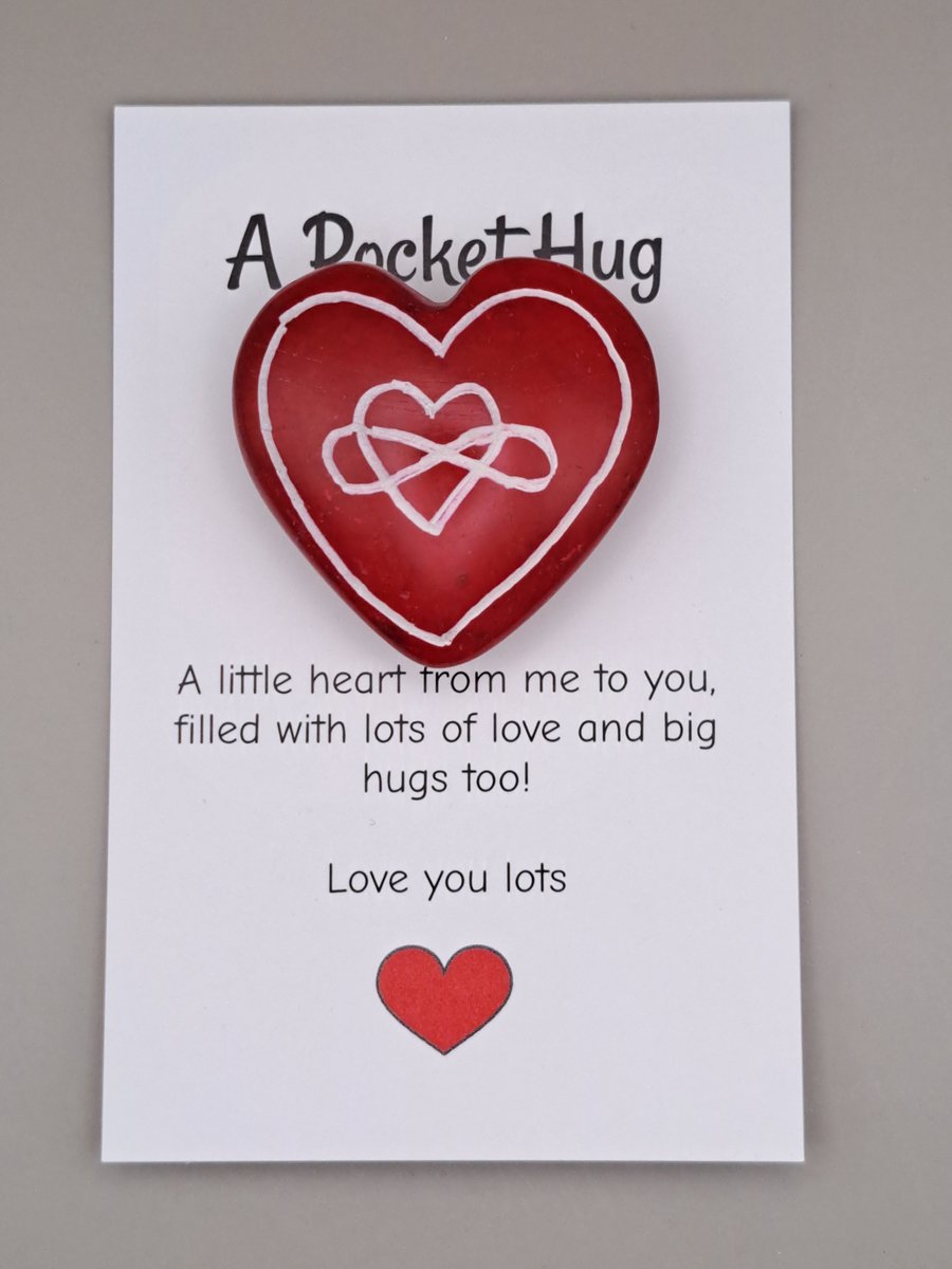 Hartje -Knuffelsteen - Speksteen hart - A Pocket Hug - Wenskaartje - LOVE - Geschenkje - Rood Hart - Valentijn cadeautje - Ik denk aan jou
