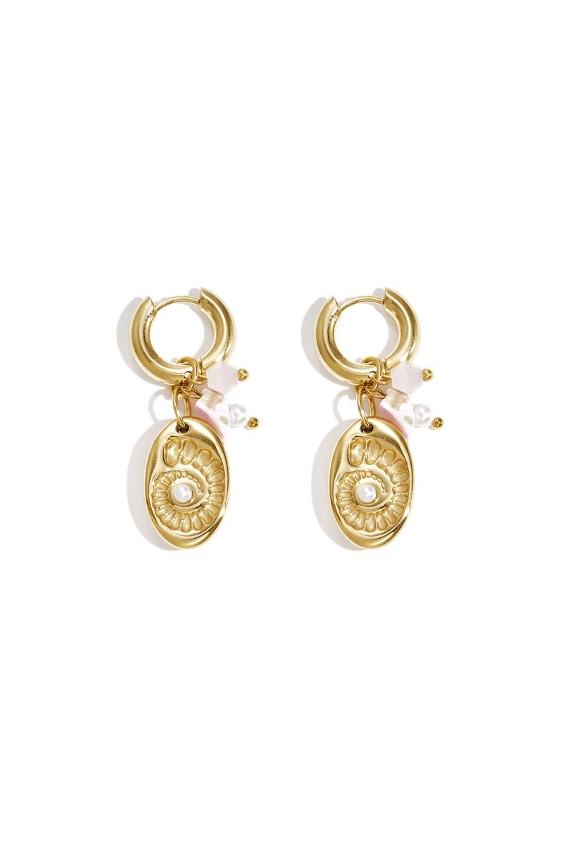 Oorbellen met kralen en schelp charm
