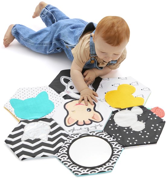 Sophie de giraf Ontdekkingsboek en Speelkleed 2 in 1 - Zintuiglijk Babyboek met Texturen, Rits, Spiegel, Knisperpapier & Zwart-Wit Contrastzijde - Stimuleert Zicht, Tast & Gehoor - 60x60 cm - Vanaf 0 Maanden van Sophie de Giraf. — afbeelding 5
