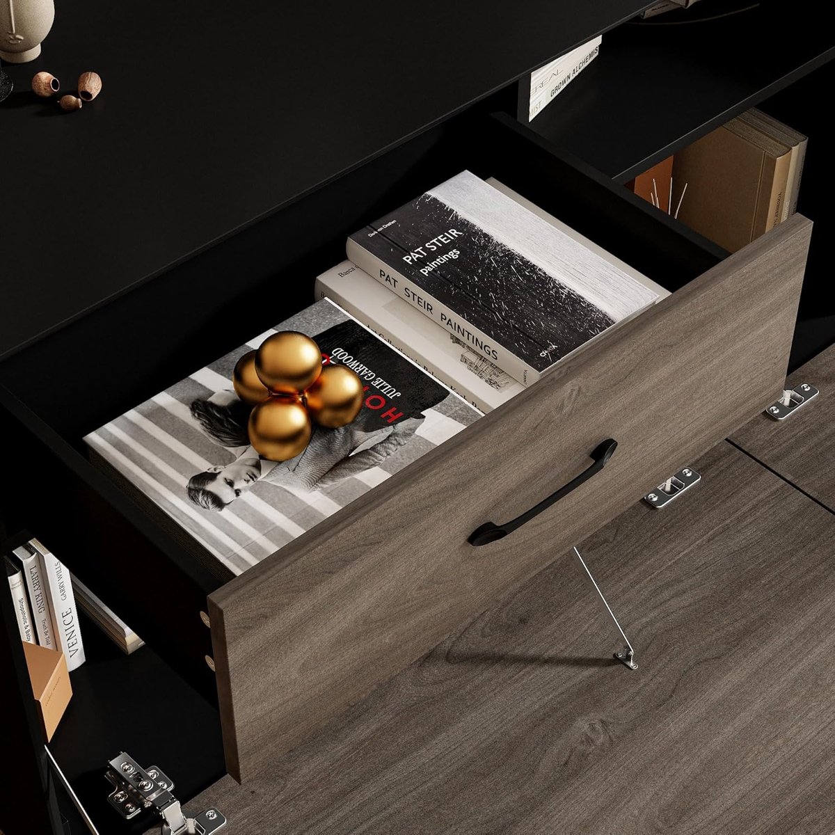 TV-kast 160 cm Urbanhome Milano – Modern Lowboard met 2 deuren, open plank en verstelbare planken – TV-meubel voor woonkamer, eetkamer of slaapkamer – Zwart en Grijs – Geschikt voor tv’s tot 60 inch