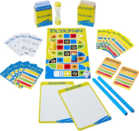 Pictionary spel met spelbord, zandloper, stiften, kaarten en witte bordjes.