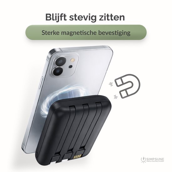 Zwarte magnetische powerbank met geribd design klikt aan telefoon.
