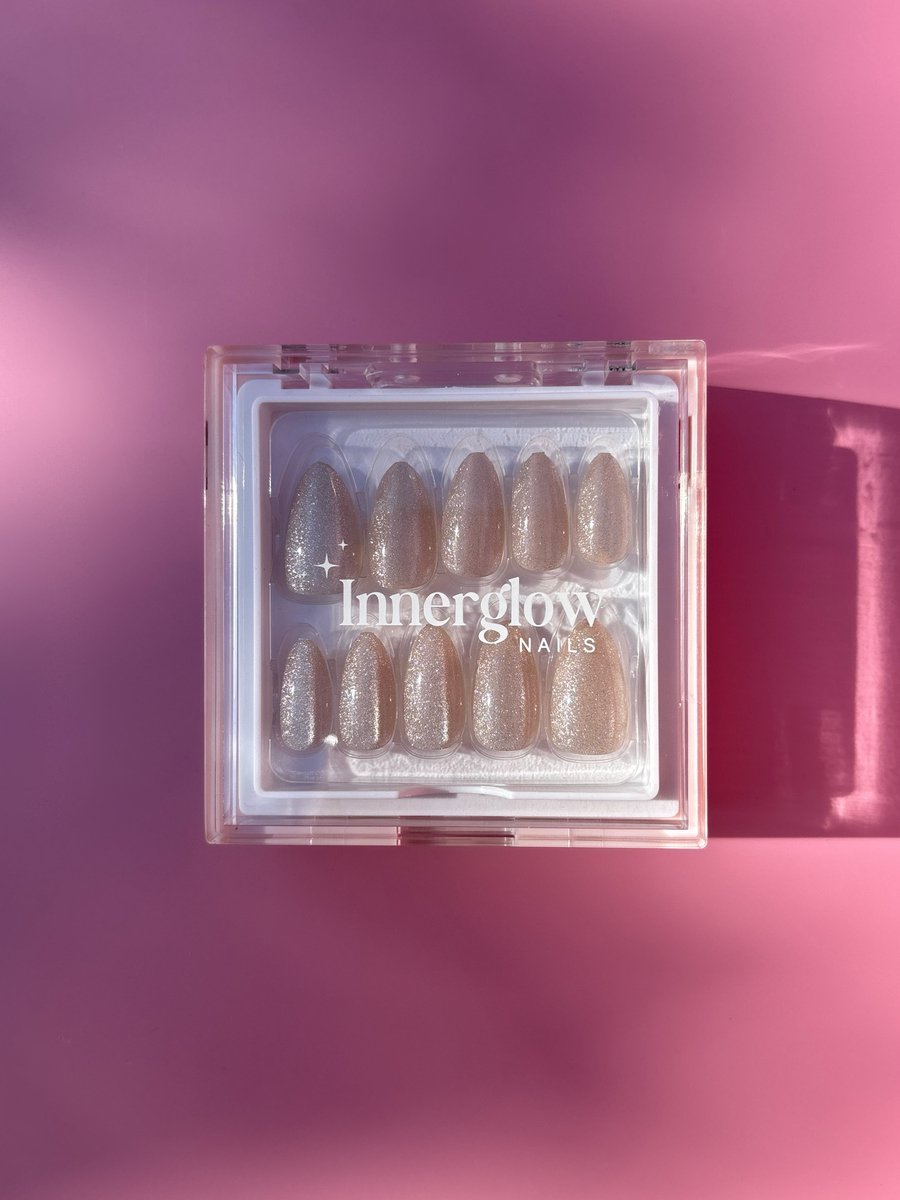 Innerglow Nails - Style ‘Champagne Glow’ - Korte Amandel Nagels - Cat Eye Glitter Nails - Hoge Kwaliteit Soft Gel - 24-28 stuks Plaknagels - All-in-one Nail Kit met Nagellijm - Nepnagels - Kunstnagels - Zelfklevende Nagels