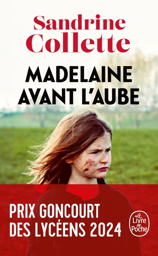 Boekcover met titel 'Madelaine avant l'aube' van Sandrine Collette. Een meisje kijkt peinzend weg, met wat vuil op haar gezicht. Op de achtergrond groen gras en bomen.