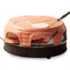 Een terracotta pizzarette met twee pizza's erin, een deegvel en twee spatels.
