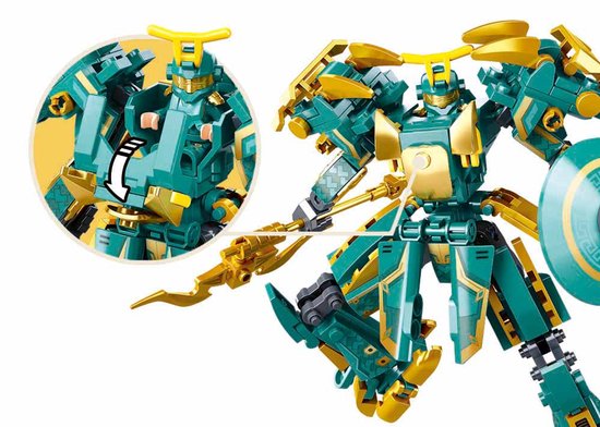 Een gedetailleerd groen en gouden exosuit robot met schild en speer. Close-up toont een bewegend schouderdeel.