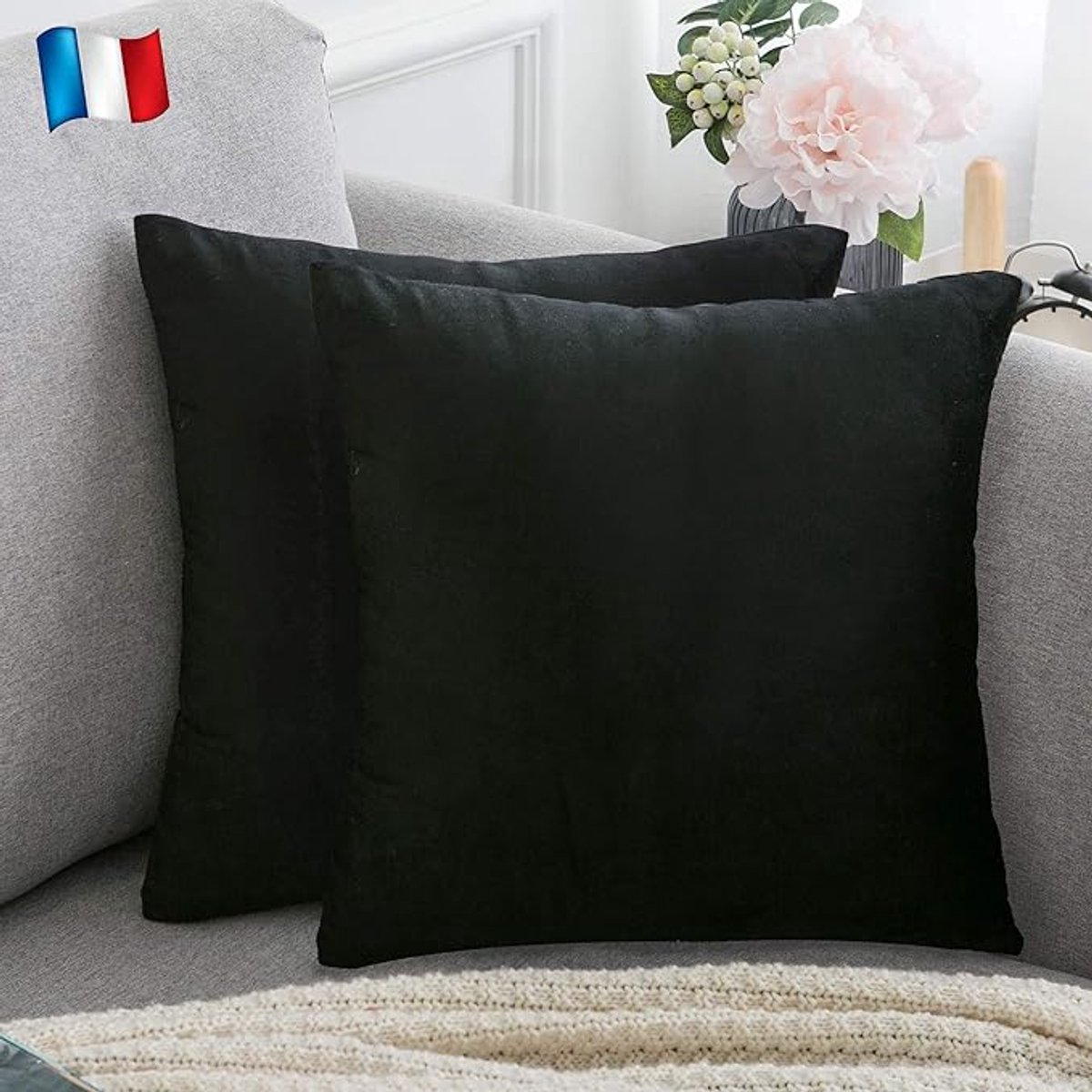 Famanu Set van 2 fluwelen kussenhoezen Zwart zachte en solide - vierkante decoratieve kussensloop voor sofa slaapkamer woonkamer (2 Zwart) Black