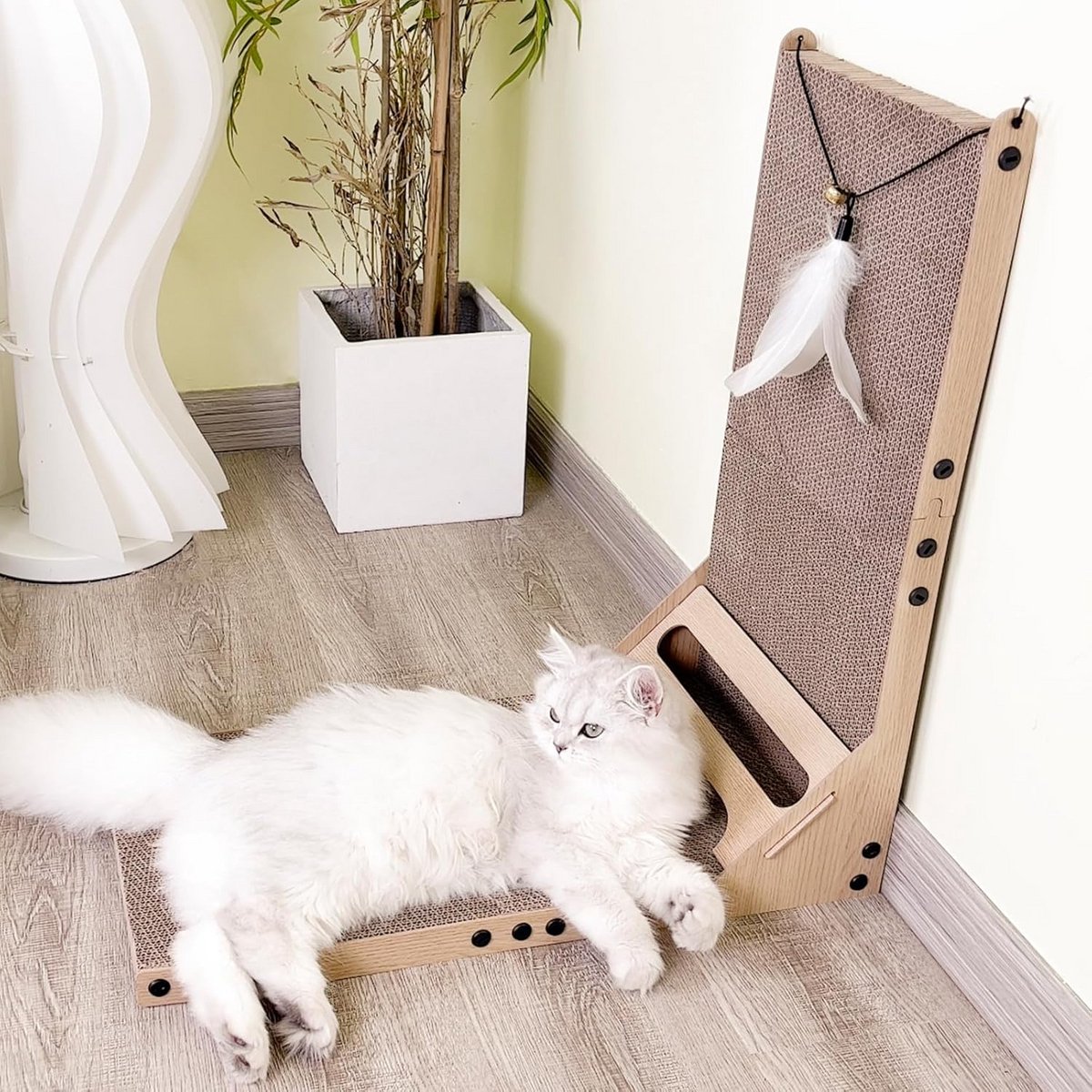 Krabbende katten Krabplank 59 cm L-vormige Krabplank Golfkarton Krabmeubel voor Katten met Balspeelgoed