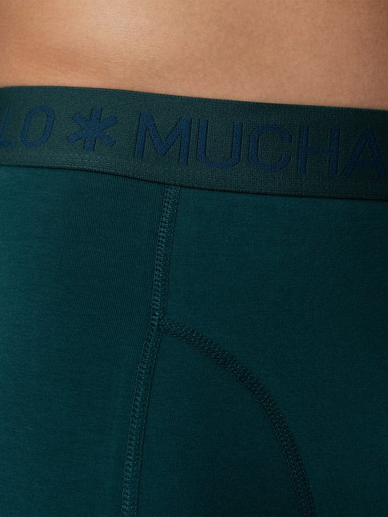 Close-up van de donkergroene Muchachomalo boxershorts met gestikte naden en logo op de tailleband.