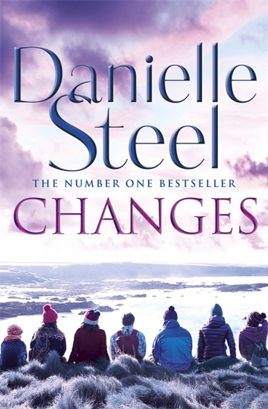 Boek 'Changes' van Danielle Steel, met op de voorkant een groep mensen die uitkijken over een landschap onder een paarse lucht.