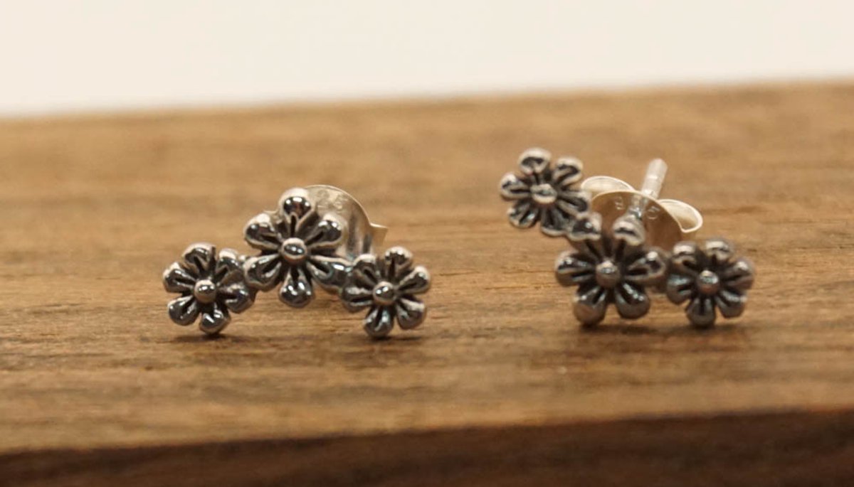 Sterling zilveren oorknoppen 3 kleine bloemetjes - kleine oorknopjes van zilveren bloemen - zilveren bloemen oorbellen - dames oorknopjes - vrouwelijke oorknopjes van 925 zilver - sterling zilveren oorknopjes
