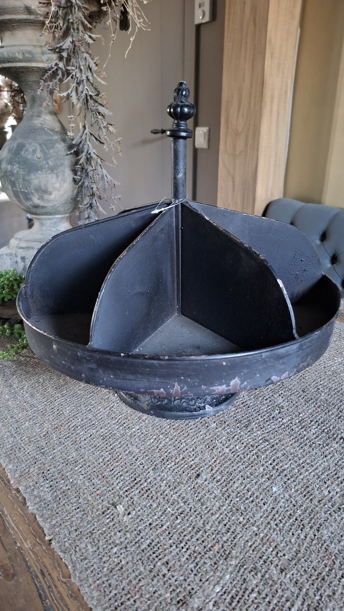 Zwarte metalen etagére