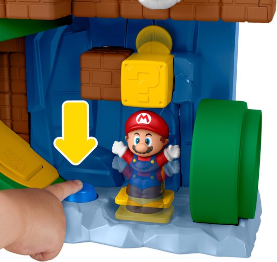 Kind drukt op knop in Super Mario speelset.