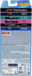 Verpakking van 5 Hot Wheels Formule 1 auto's met afbeeldingen van de auto's en logo's.
