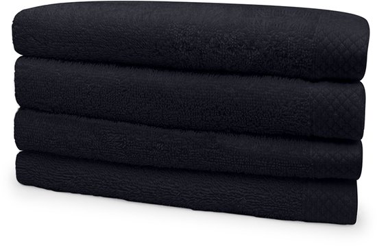 Une pile de quatre serviettes noires, chacune avec un motif à carreaux sur le côté.