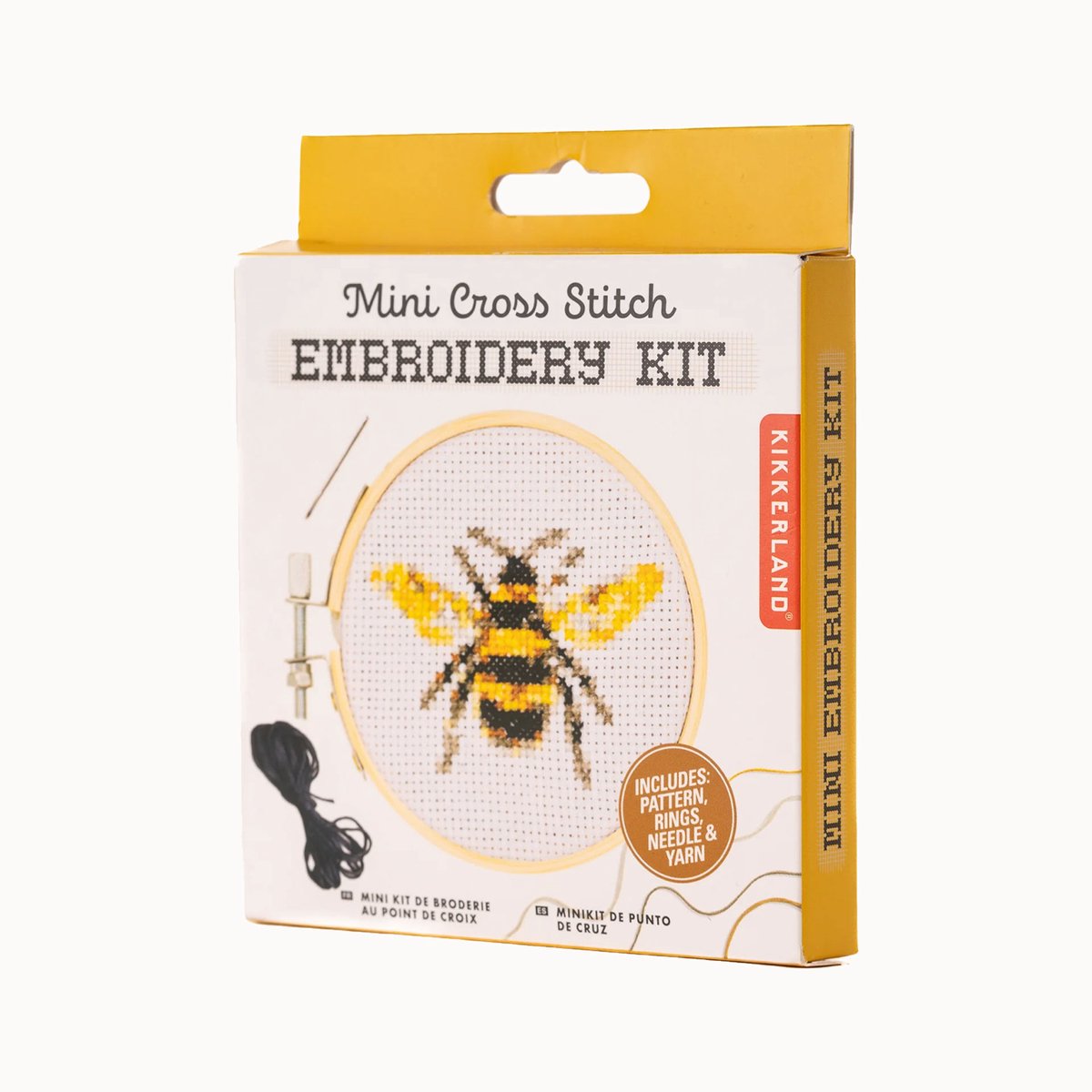 Kikkerland Mini borduurset Bij - Mini Cross Stitch Embroidery Kit Bee - Ø7,6 cm bamboe ring - Borduur Kit - DIY Cadeau Creatieveling
