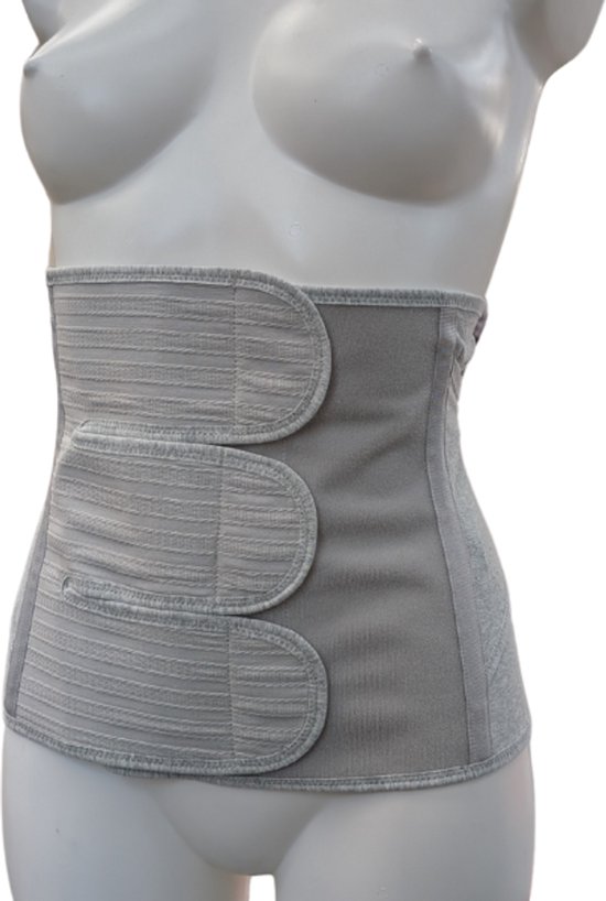 Grijze postpartum sluitband met drie klittenbandsluitingen, getoond op een mannequin.